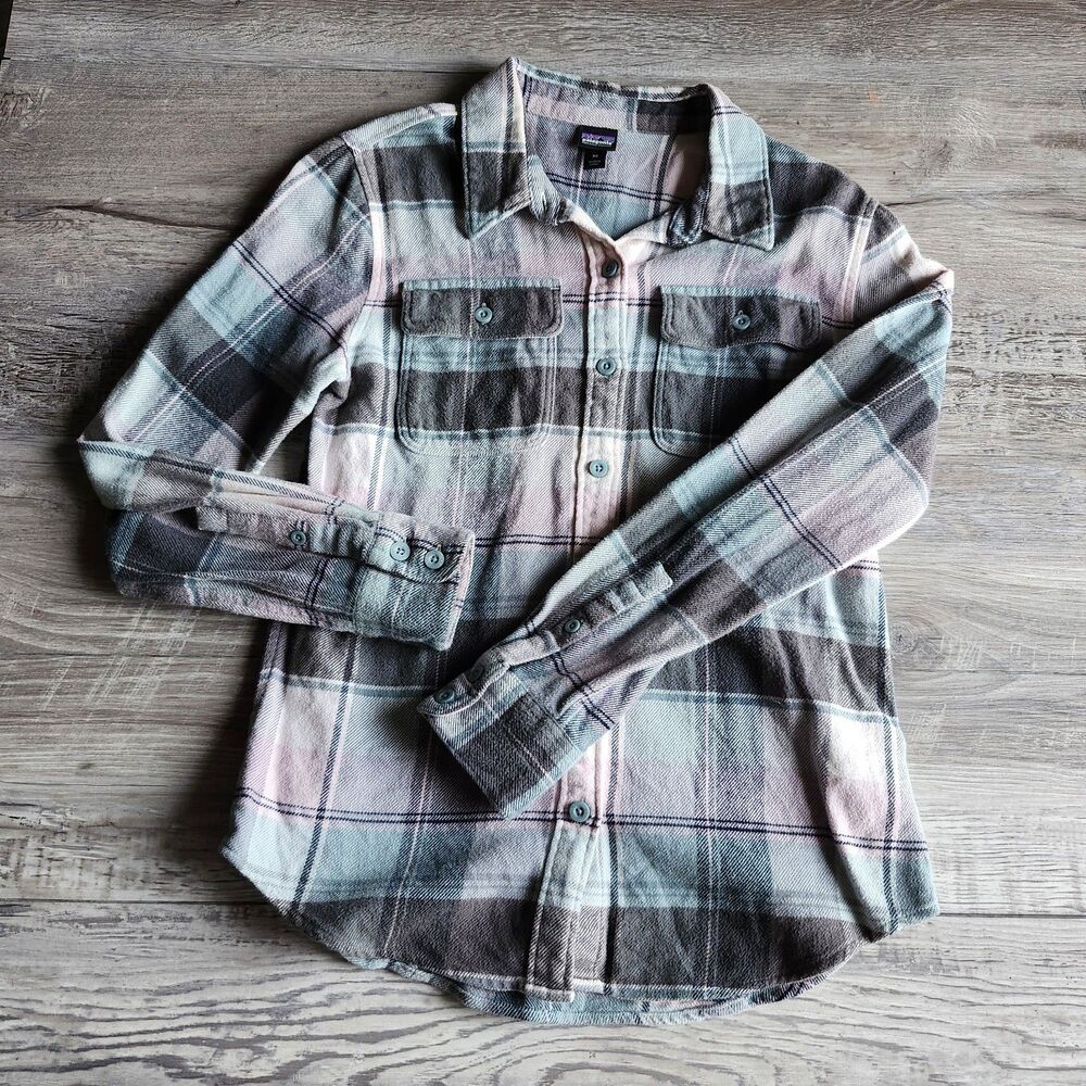 (XS) Patagonia button up flannel long sleeve top